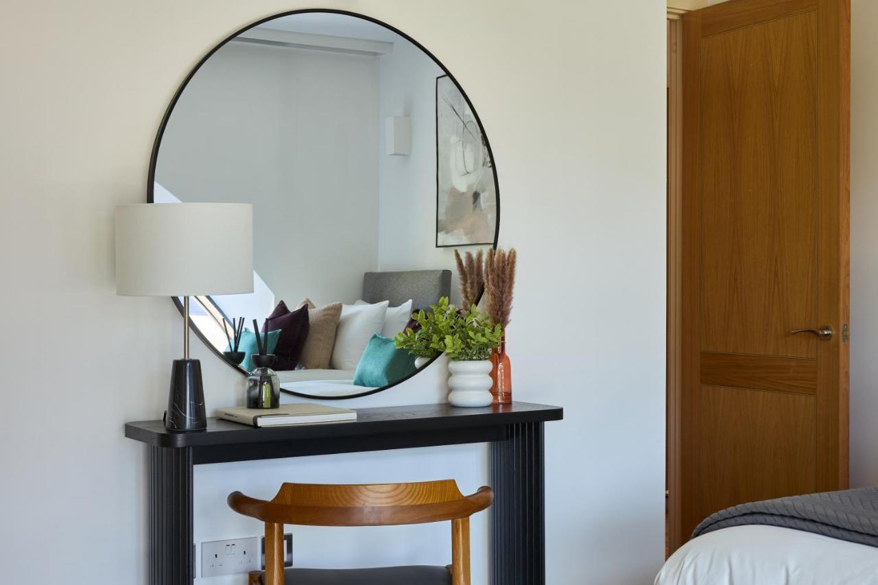 Kew Bridge By Viridian Apartments Bagian luar foto