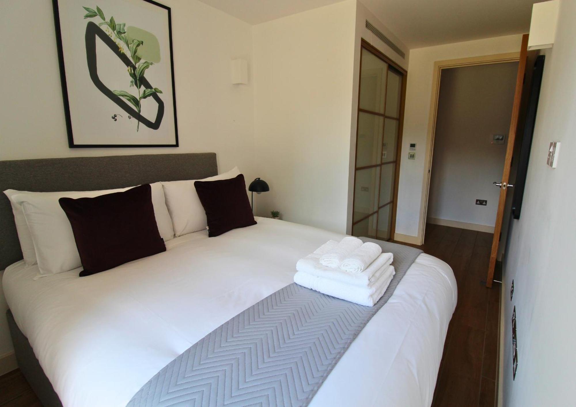 Kew Bridge By Viridian Apartments Bagian luar foto