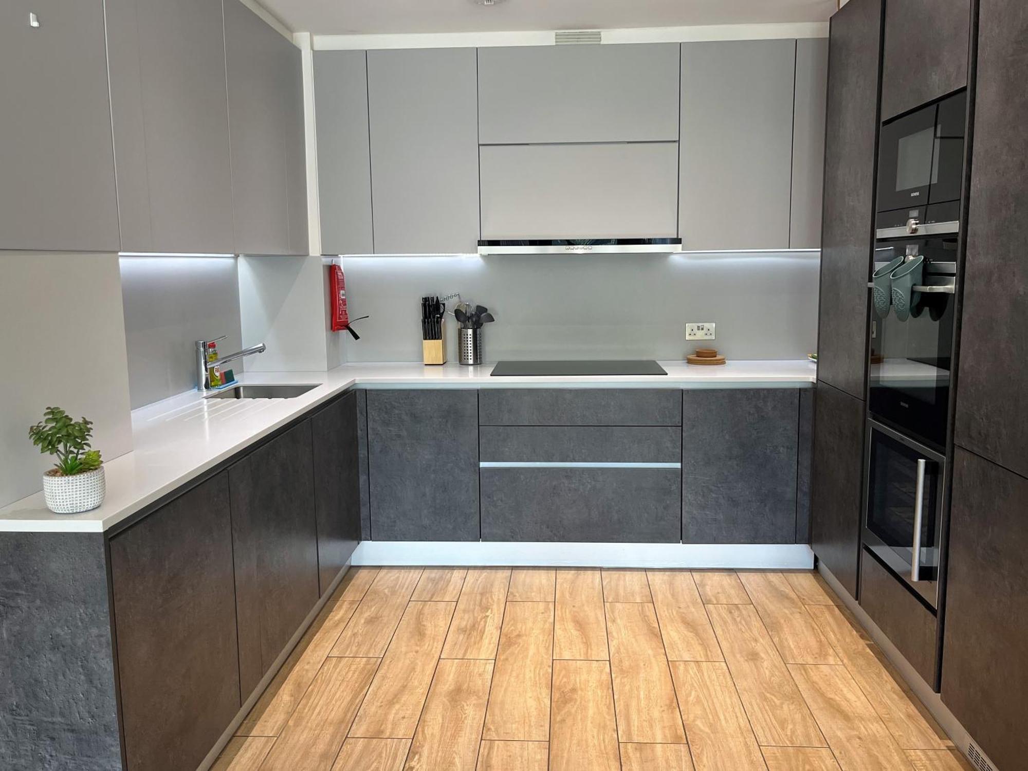 Kew Bridge By Viridian Apartments Bagian luar foto