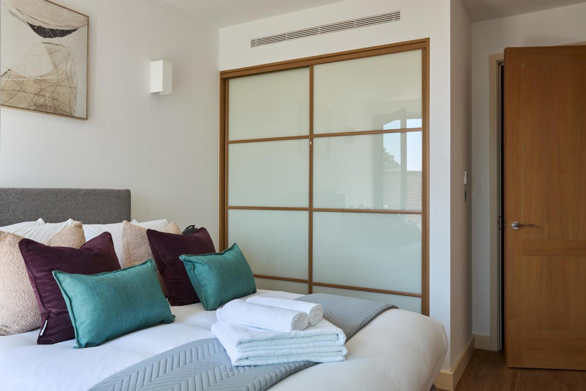 Kew Bridge By Viridian Apartments Bagian luar foto