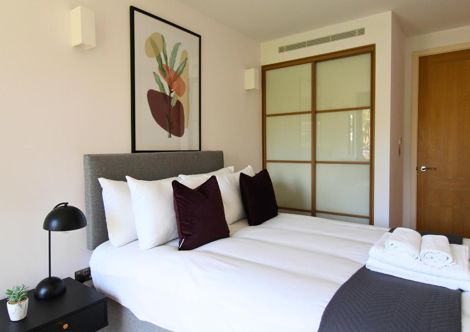 Kew Bridge By Viridian Apartments Bagian luar foto