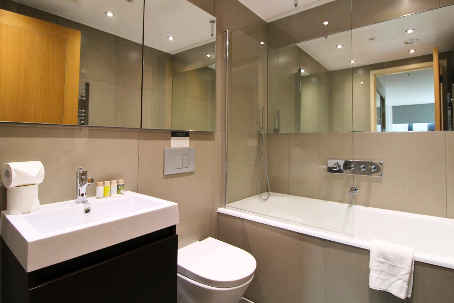 Kew Bridge By Viridian Apartments Bagian luar foto