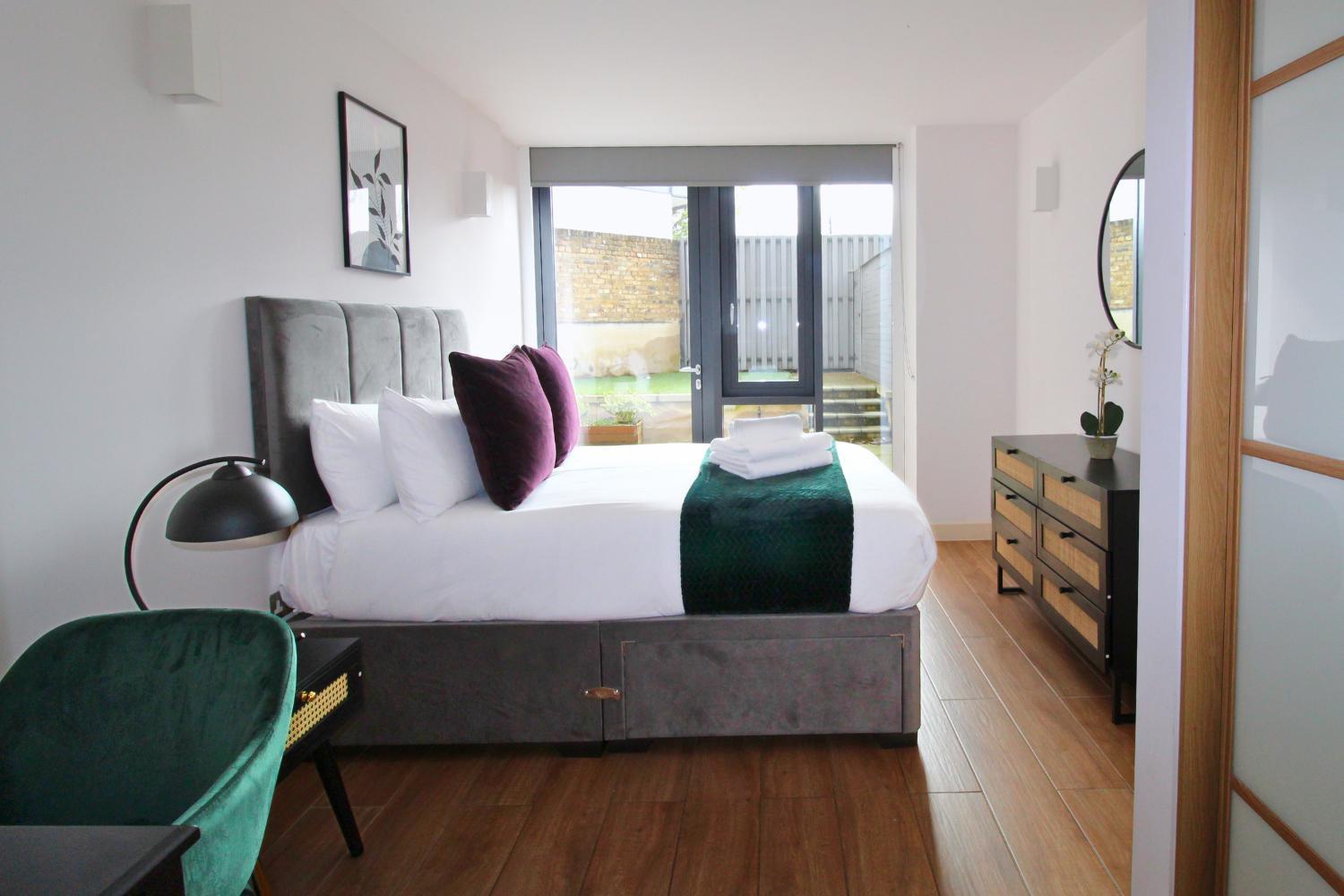 Kew Bridge By Viridian Apartments Bagian luar foto