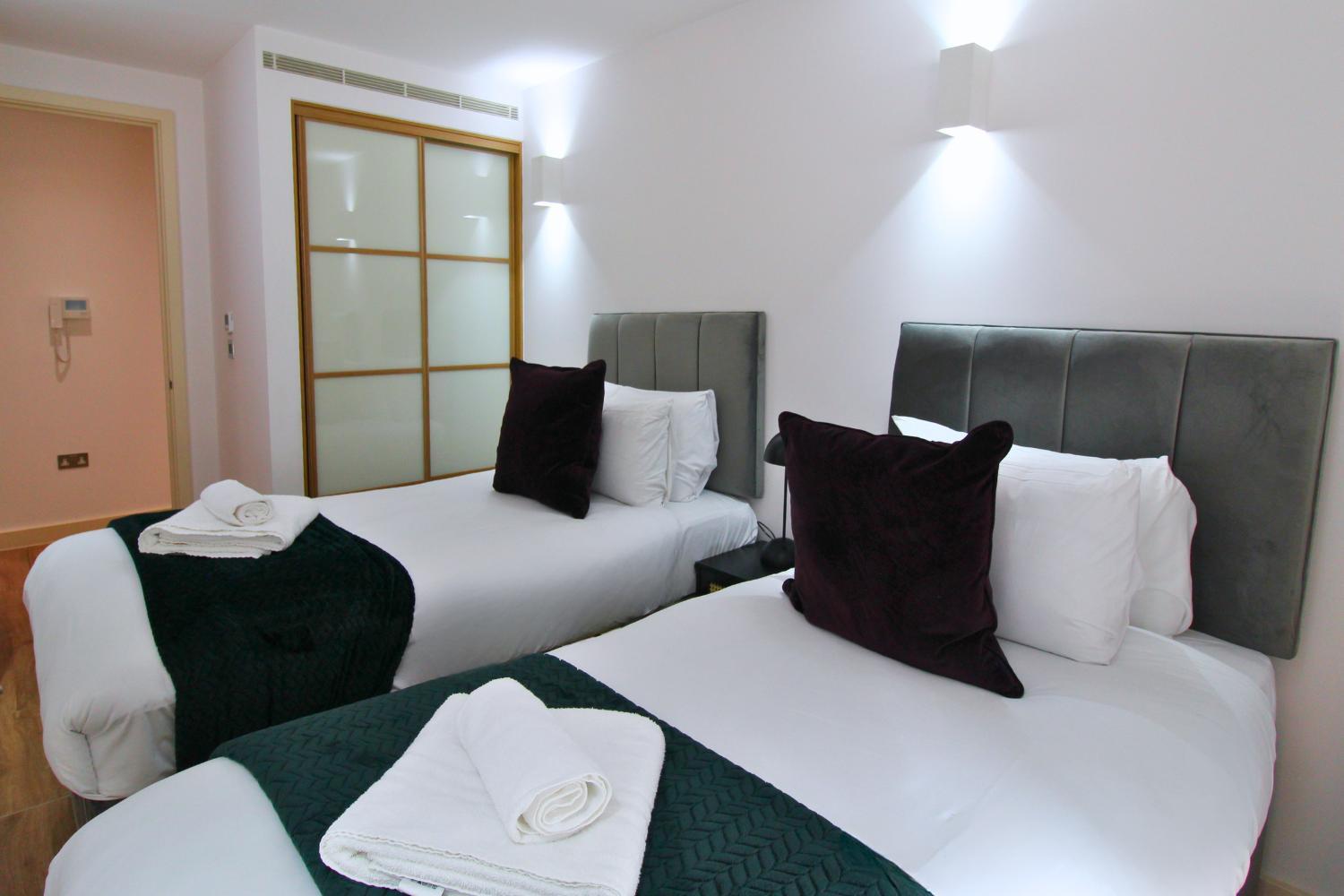 Kew Bridge By Viridian Apartments Bagian luar foto